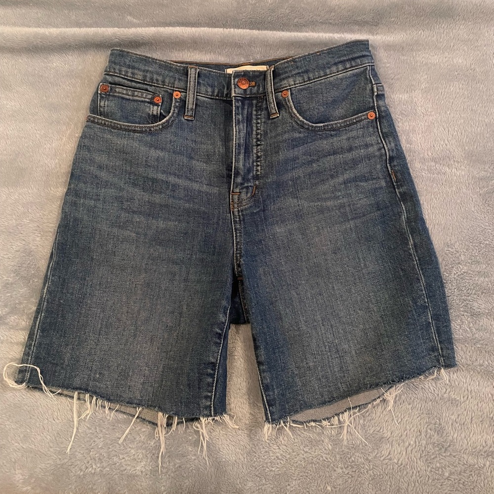 Madewell high rise denim mid length short, size 26